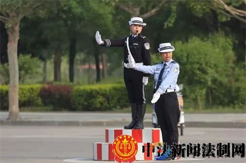 聚焦丨《人民公安报》报道滨州交警董爱荣事迹：16年坚守成为最美“街警”(图2)