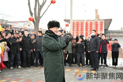 习近平向全国人民、港澳台同胞和海外侨胞致以新春祝福