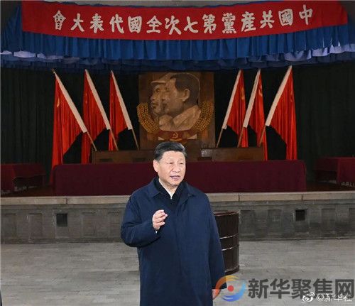 习近平带领中共中央政治局常委赴陕西延安瞻仰延安革命纪念地