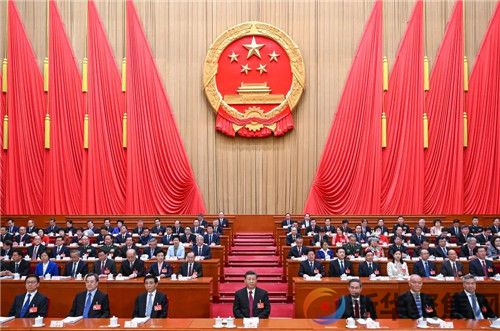 十四届全国人大二次会议在京开幕 习近平等在主席台就座